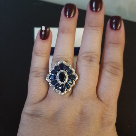 Swarovski Elements Blue Crystal Floral Ring Women's size 8 - Picture 3 of 8